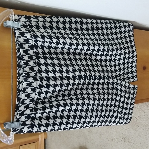 Chadwicks of Boston Black and White Houndstooth Short Pencil skirt size 6 - Picture 2 of 2
